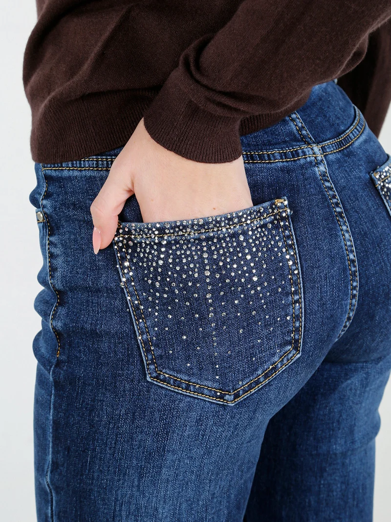 Jeans donna a gamba dritta con piccole borchie sul retro - jeans