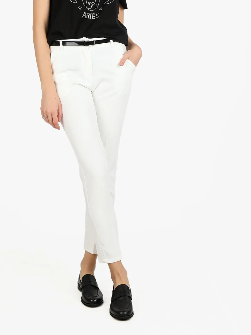 Pantaloni classici da donna a sigaretta - bianco