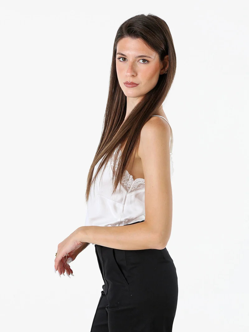 Top donna effetto raso con scollo in pizzo e spalline strette - bianco