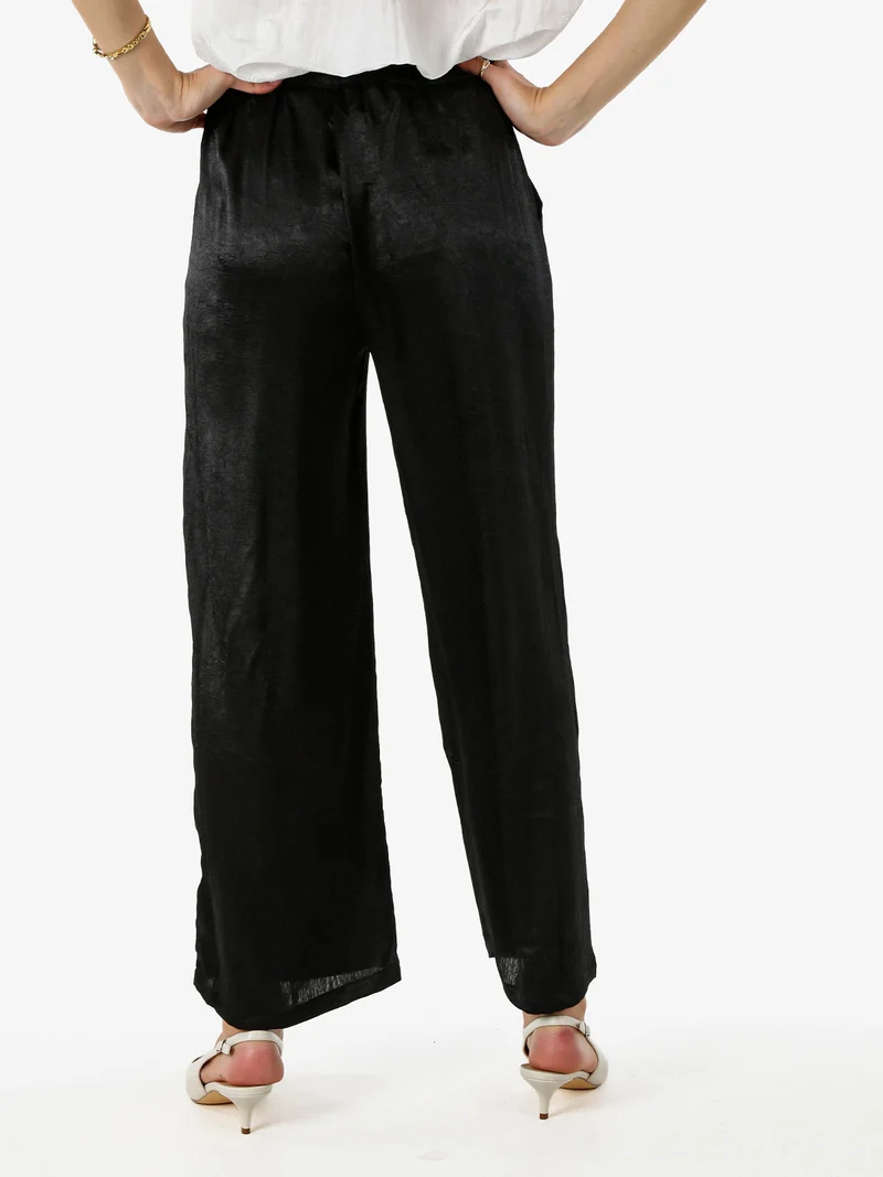 Pantaloni donna leggeri effetto lucido - nero