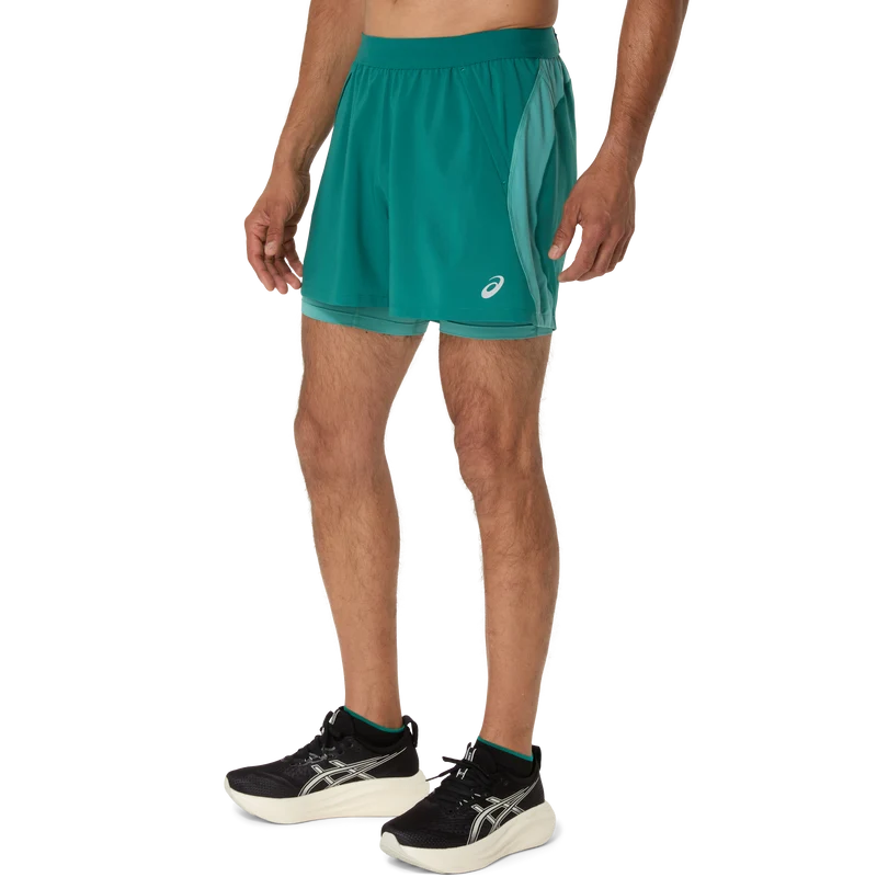 ASICS ROAD 2N1 5IN SHORT Laufshorts mit Kompressionssprinter