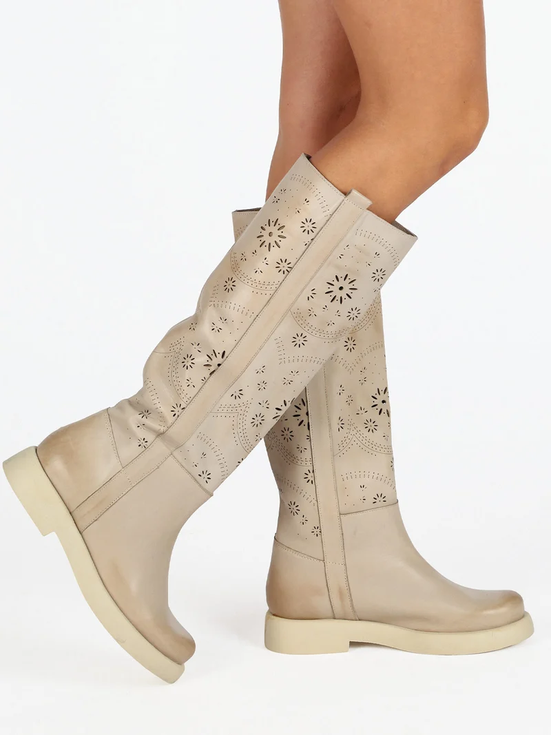 Stivali in pelle traforata donna - taupe