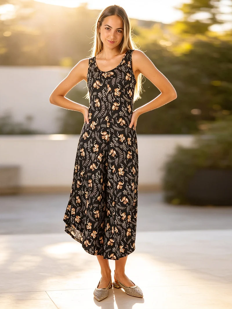 Tuta jumpsuite da donna smanicata con stampe - nero