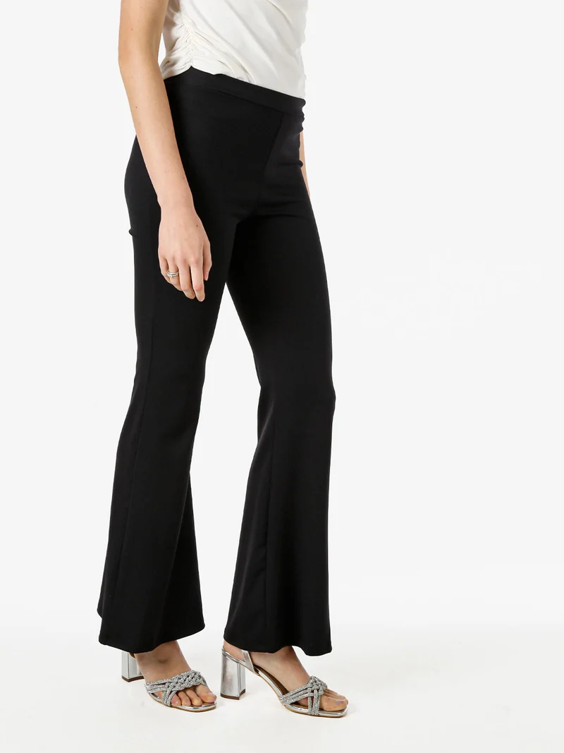 Pantaloni eleganti da donna con finale a zampa - nero
