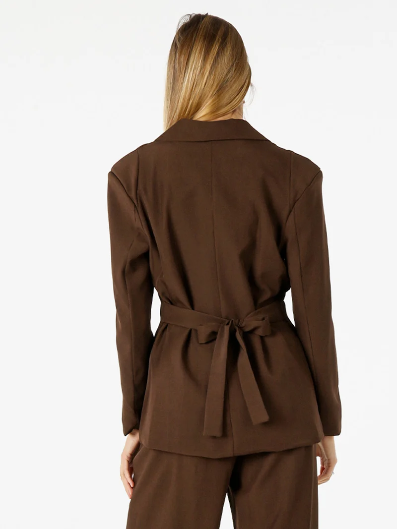 Blazer elegante da donna a doppiopetto con bottoni - marrone