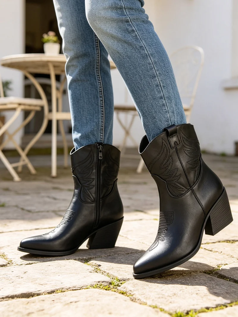 Stivaletti donna texani con ricami - nero