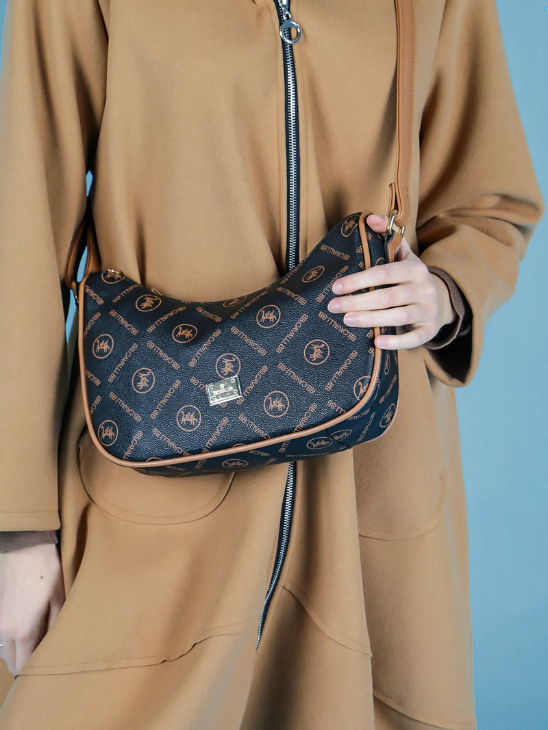 Borsa donna a mezza luna con scritte - nero