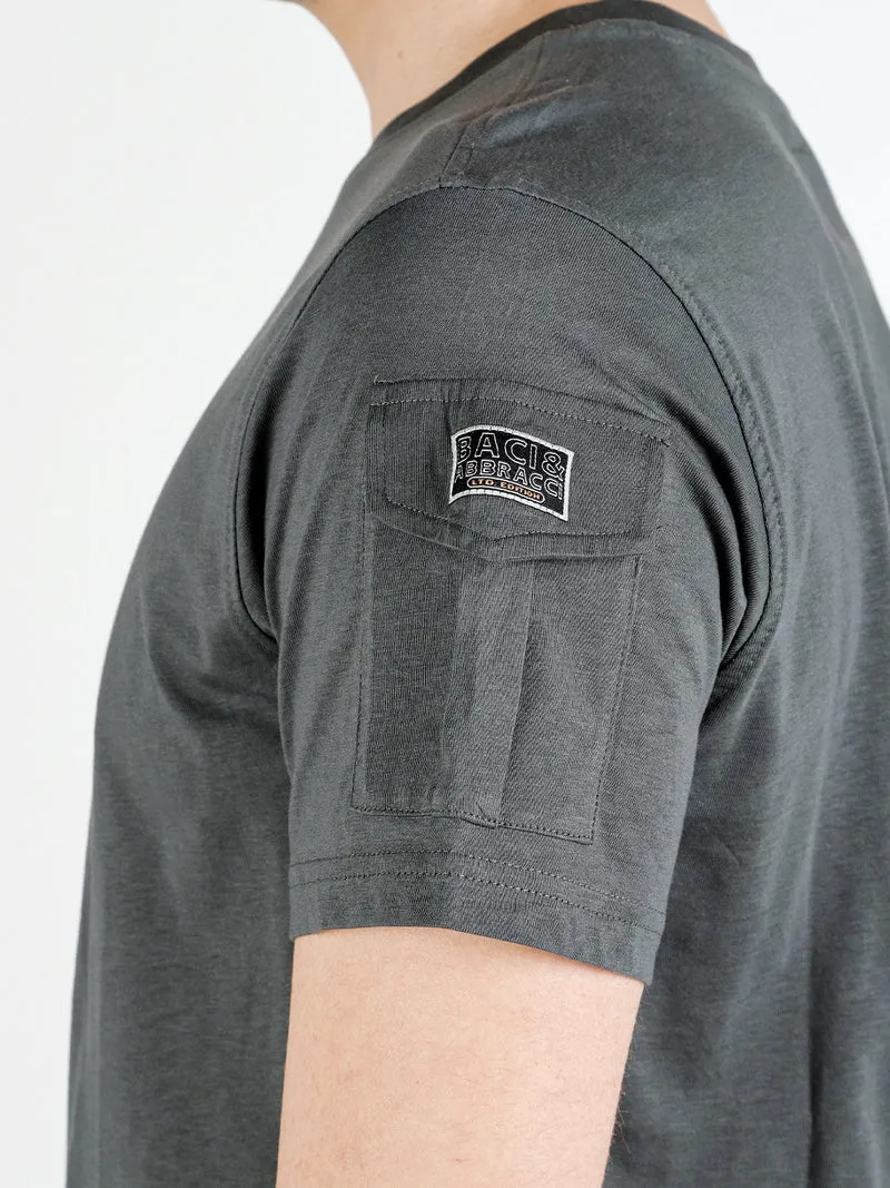 T-shirt da uomo in cotone con taschino sulla manica - militare