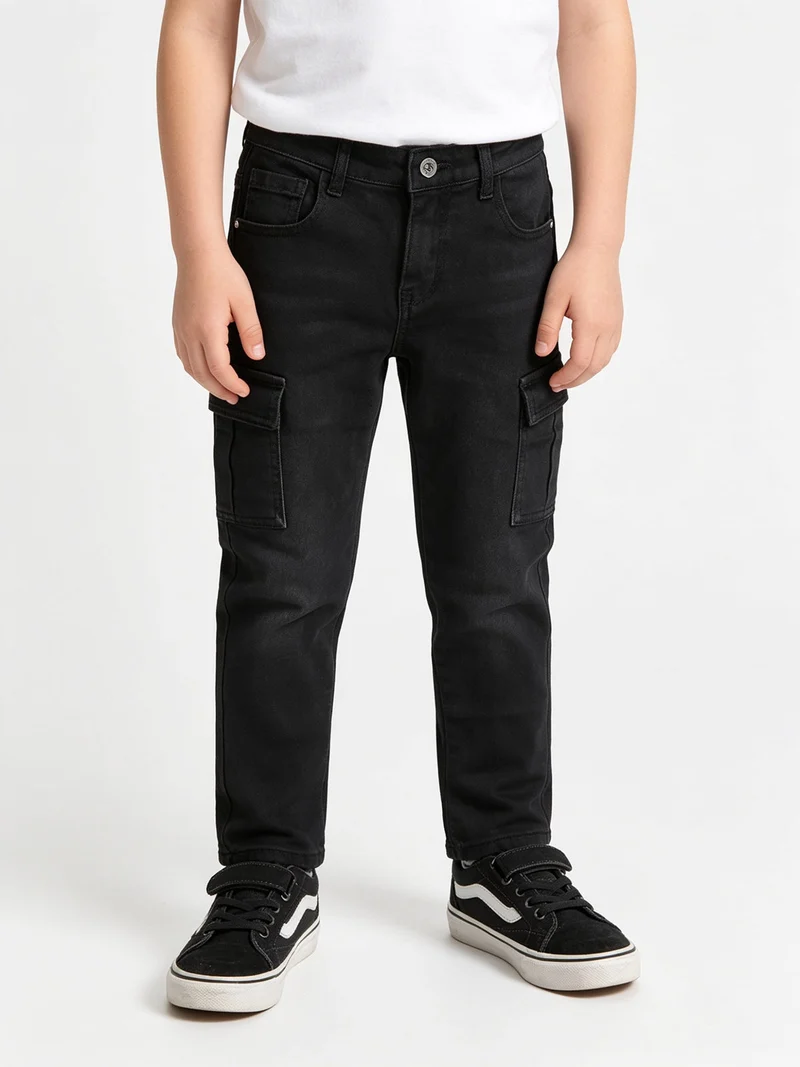 Pantaloni jeans da bambino con tasconi - nero