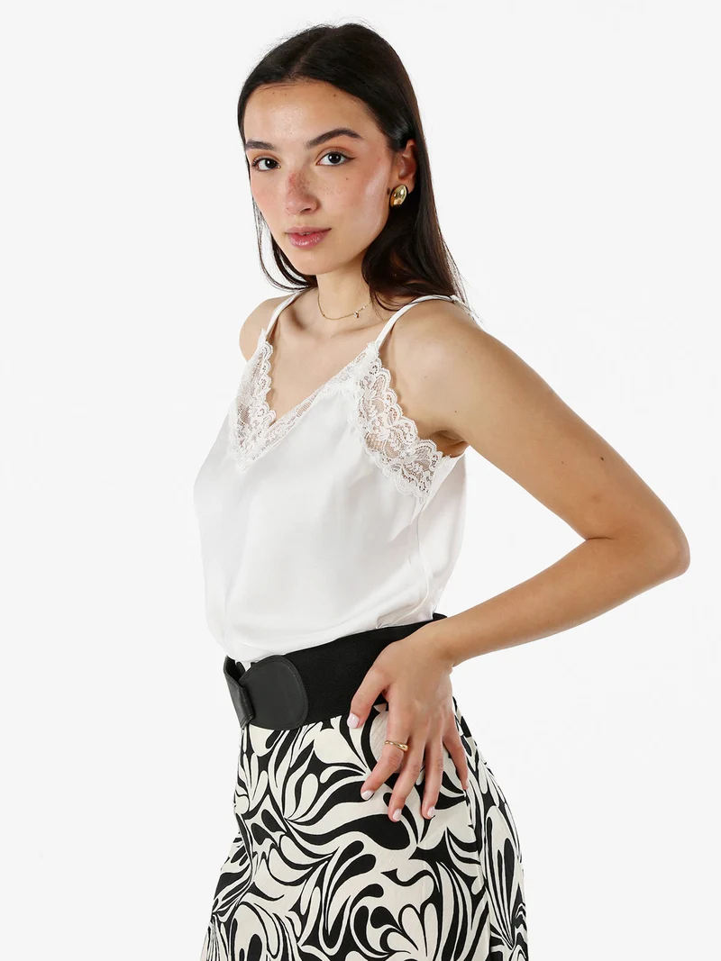 Top donna effetto raso con scollo in pizzo e spalline strette - bianco