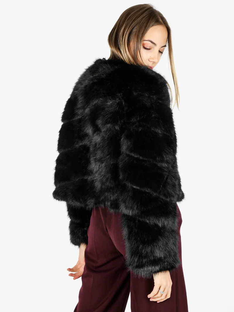 Giacca crop da donna in pelliccia sintetica - nero