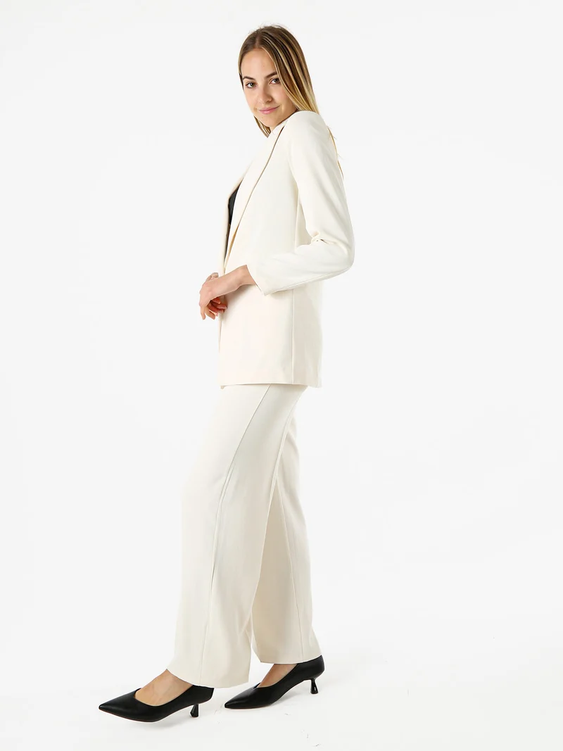 Completo elegante da donna con giacca e pantaloni - panna