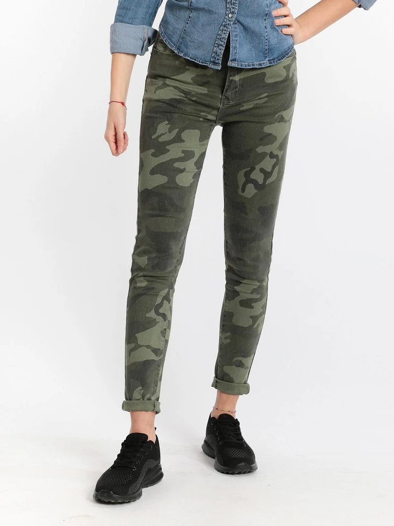 Pantaloni con stampa mimetica - militare