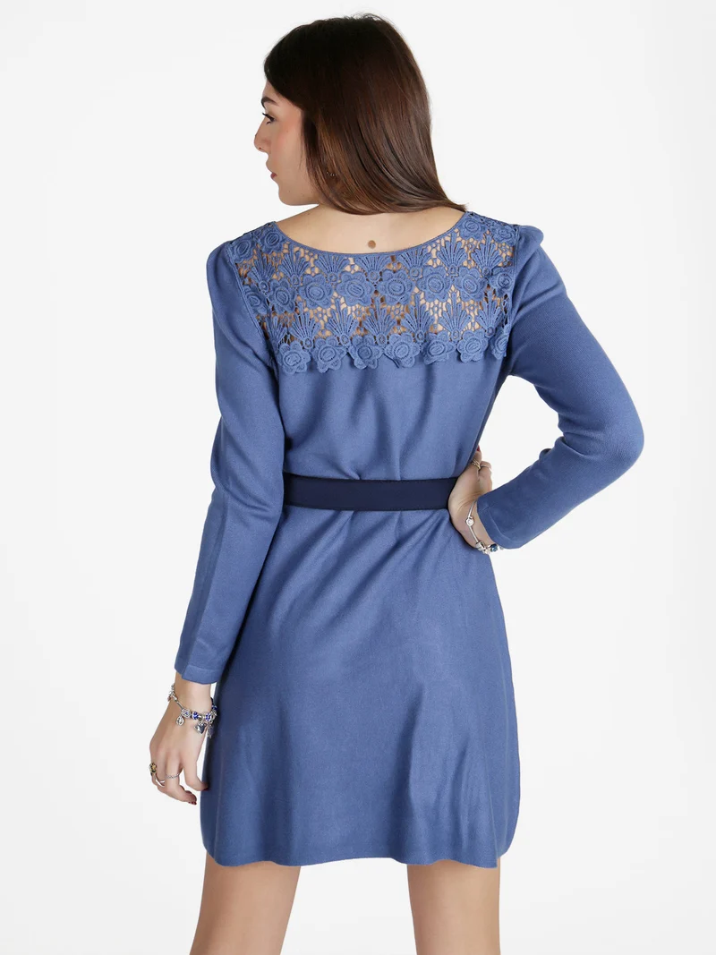 Vestito da donna a maniche lunghe con scollo in pizzo macramè - blu