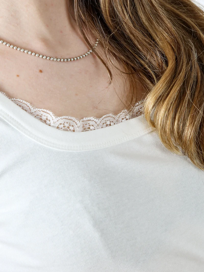 Top donna in cotone con pizzo - bianco