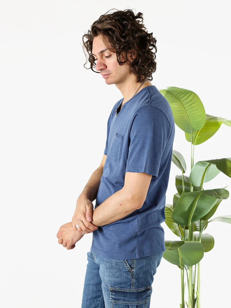 T-shirt da uomo in cotone con scollo V e taschino - blu