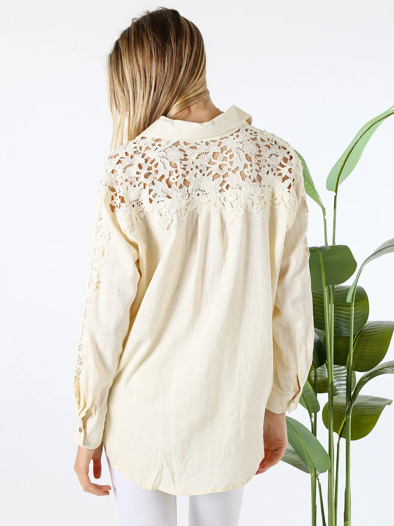 Camicia donna a maniche lunghe con dettagli in pizzo macramè - beige