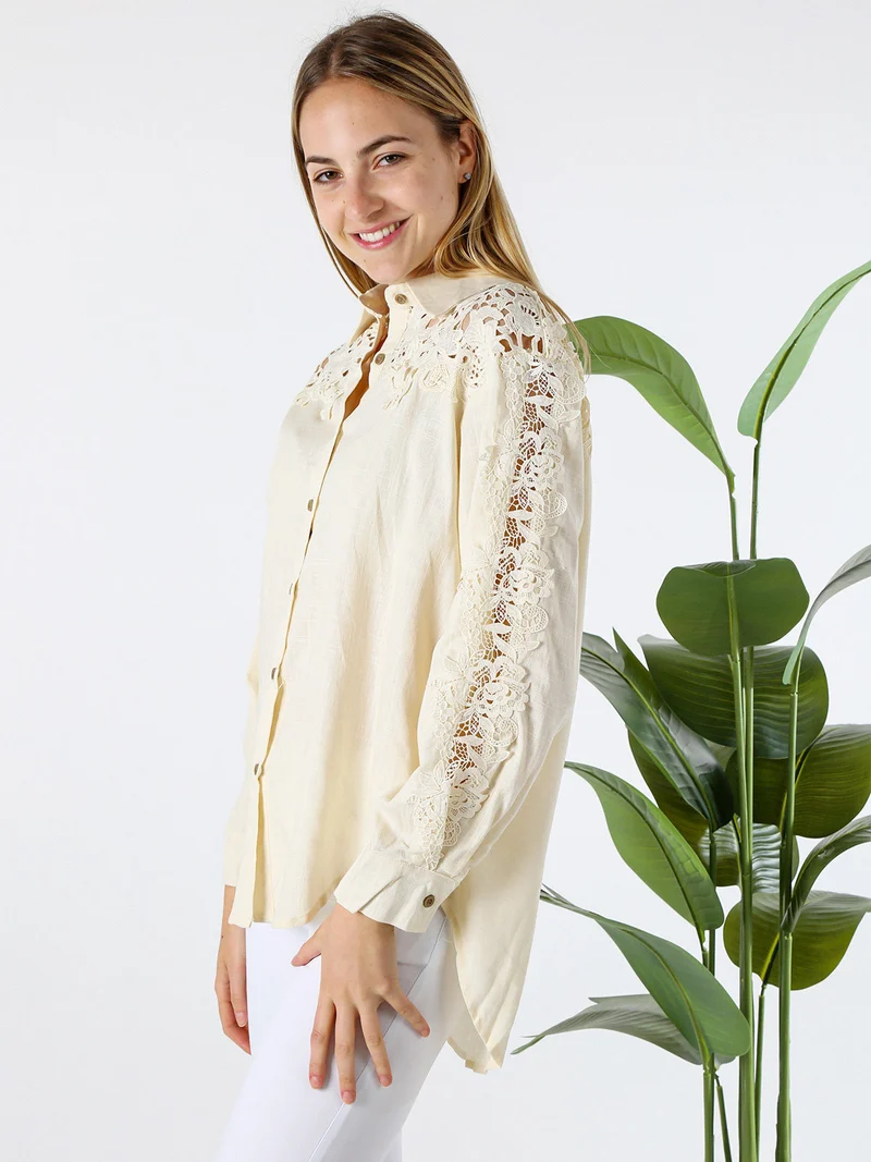 Camicia donna a maniche lunghe con dettagli in pizzo macramè - beige