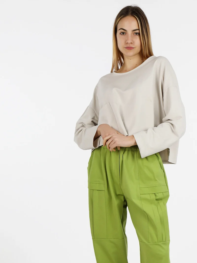 T-shirt cropped da donna con tasca - beige