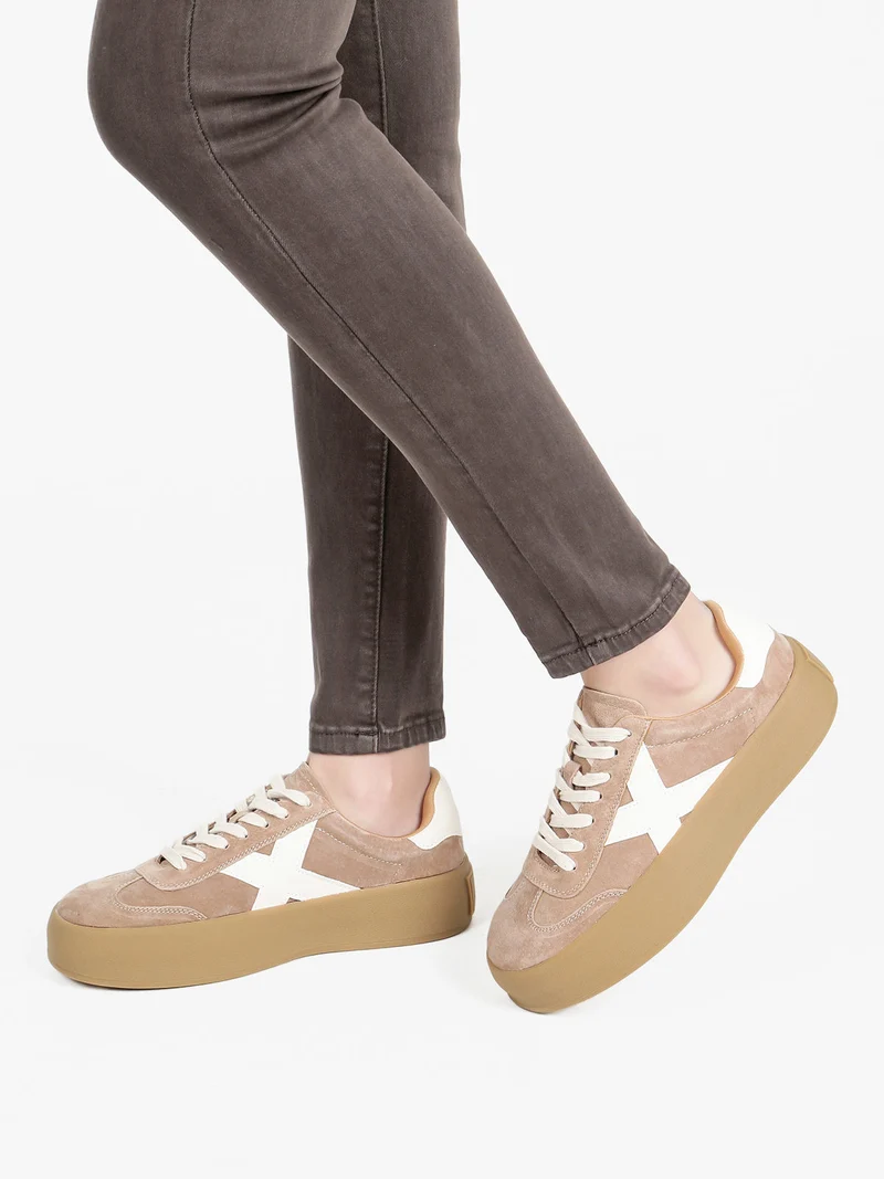 Sneakers donna effetto nubuck con platform - cammello