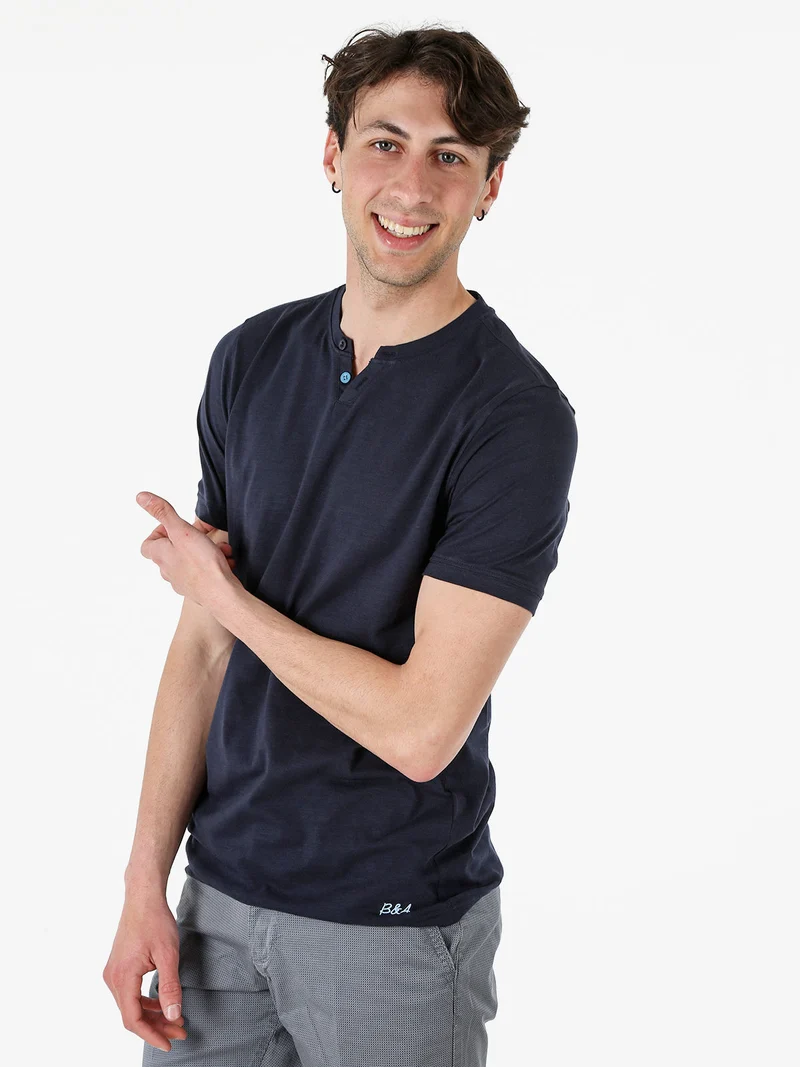 T-shirt da uomo in cotone con bottoncini - blu scuro