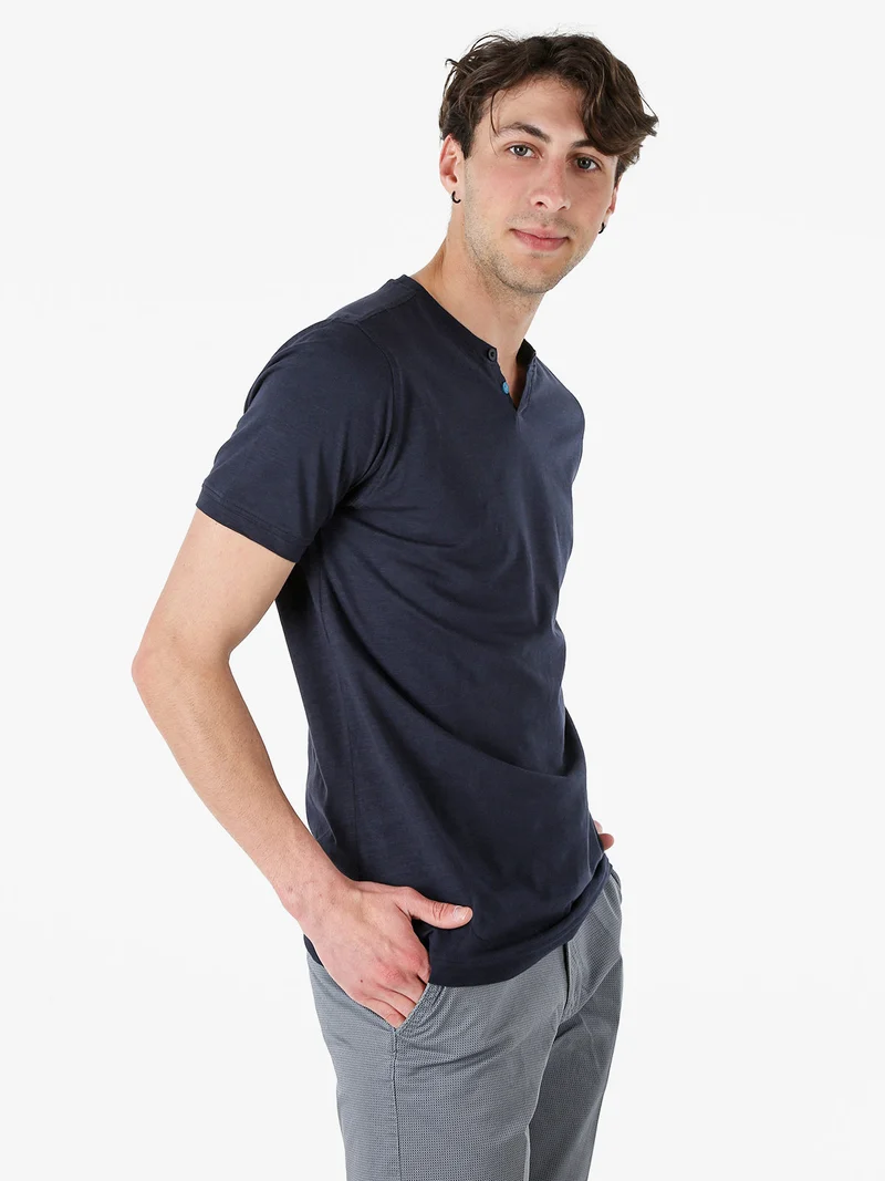 T-shirt da uomo in cotone con bottoncini - blu scuro