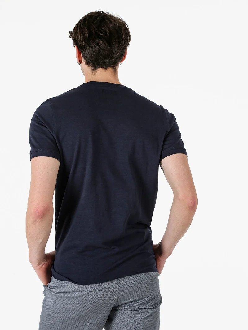T-shirt da uomo in cotone con bottoncini - blu scuro