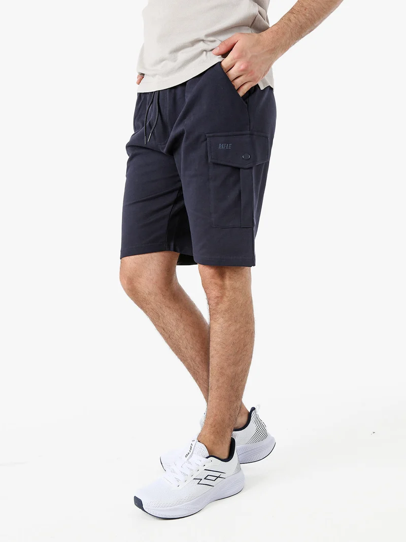 Bermuda da uomo in felpa con tasconi laterali - blu scuro