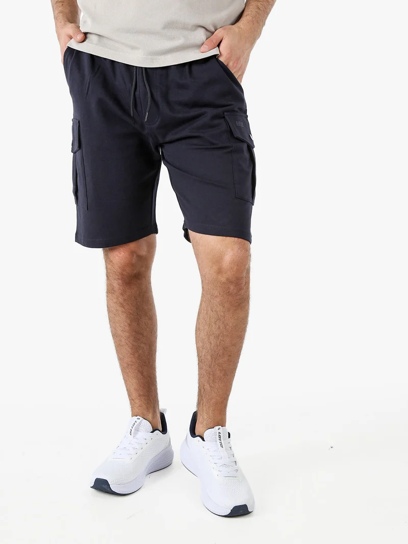 Bermuda da uomo in felpa con tasconi laterali - blu scuro