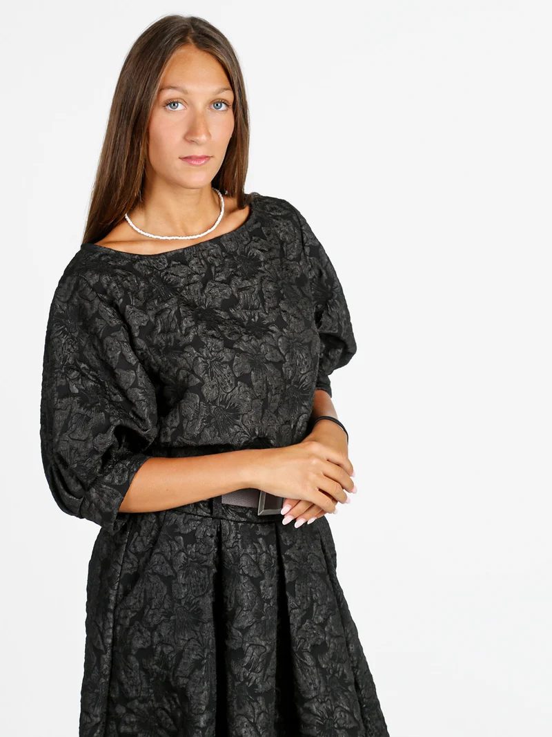 Blusa donna con ricami e maniche corte a palloncino - nero