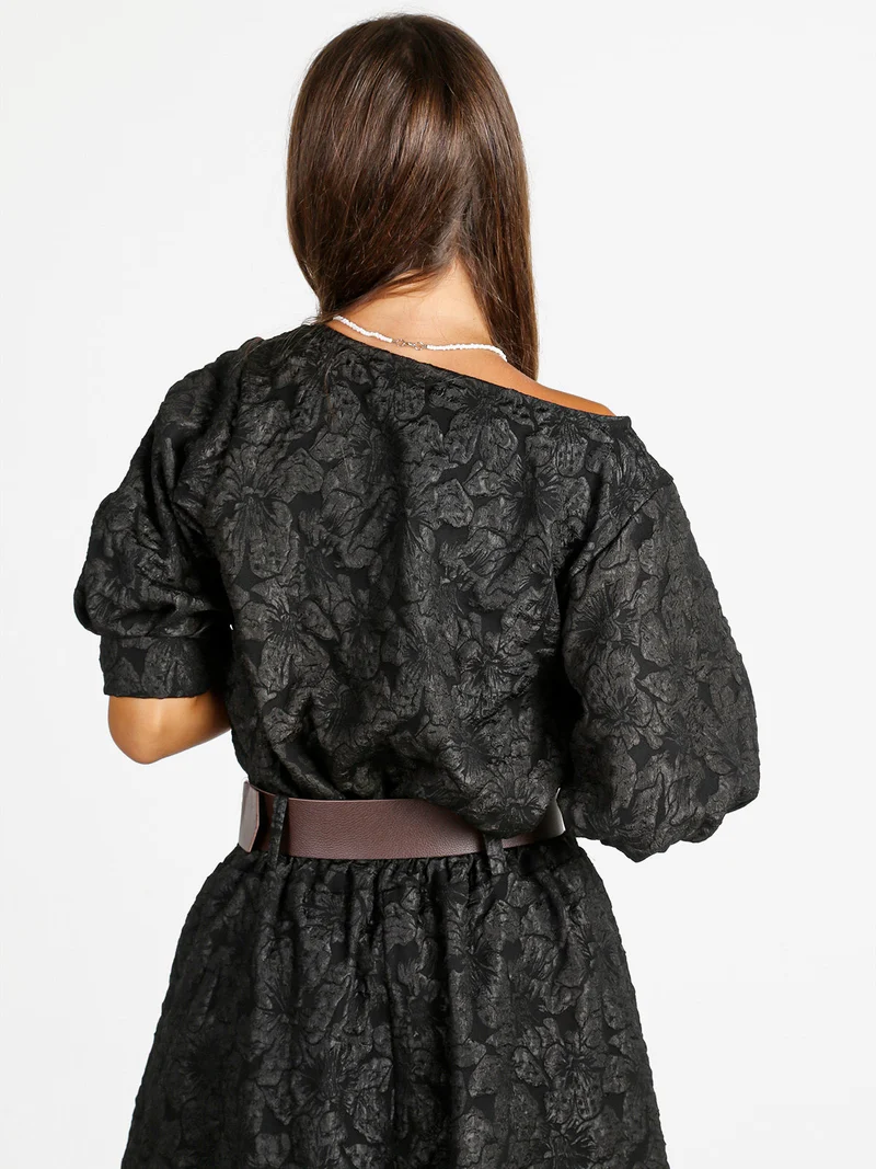 Blusa donna con ricami e maniche corte a palloncino - nero