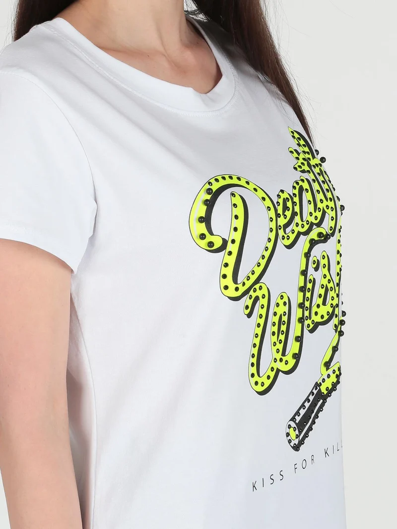 T-shirt girocollo con borchie e strass - verde