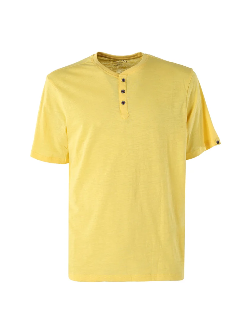 T-shirt da uomo in cotone con bottoncini sullo scollo - giallo