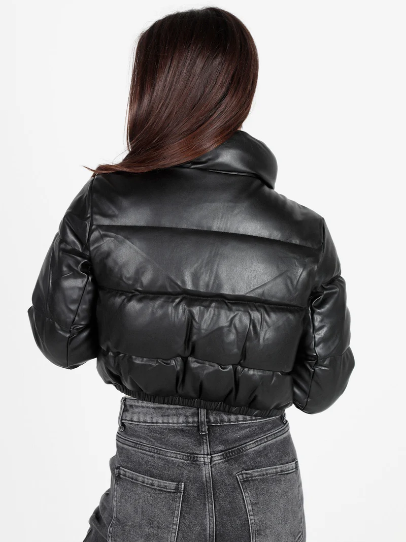 Piumino puffer cropped da donna in ecopelle - nero