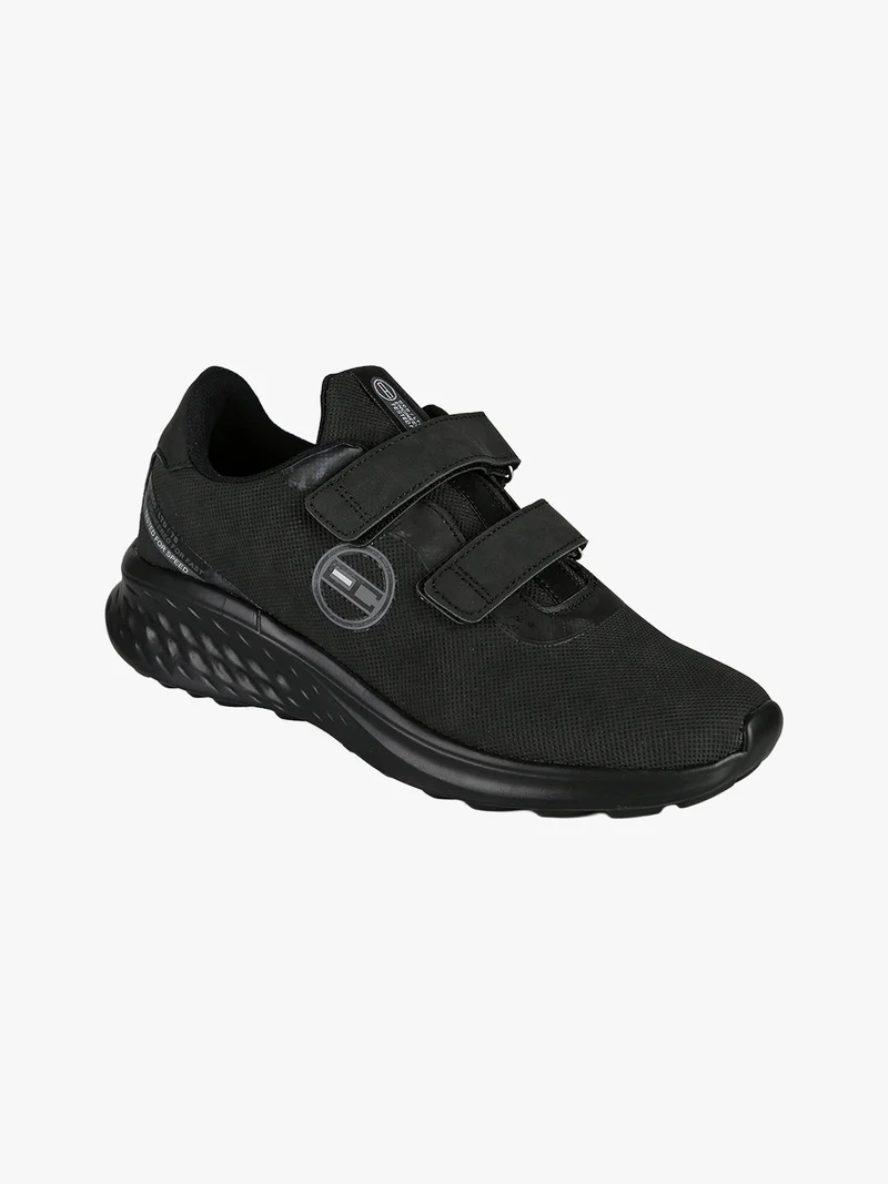 Sneakers da uomo con strappi - nero