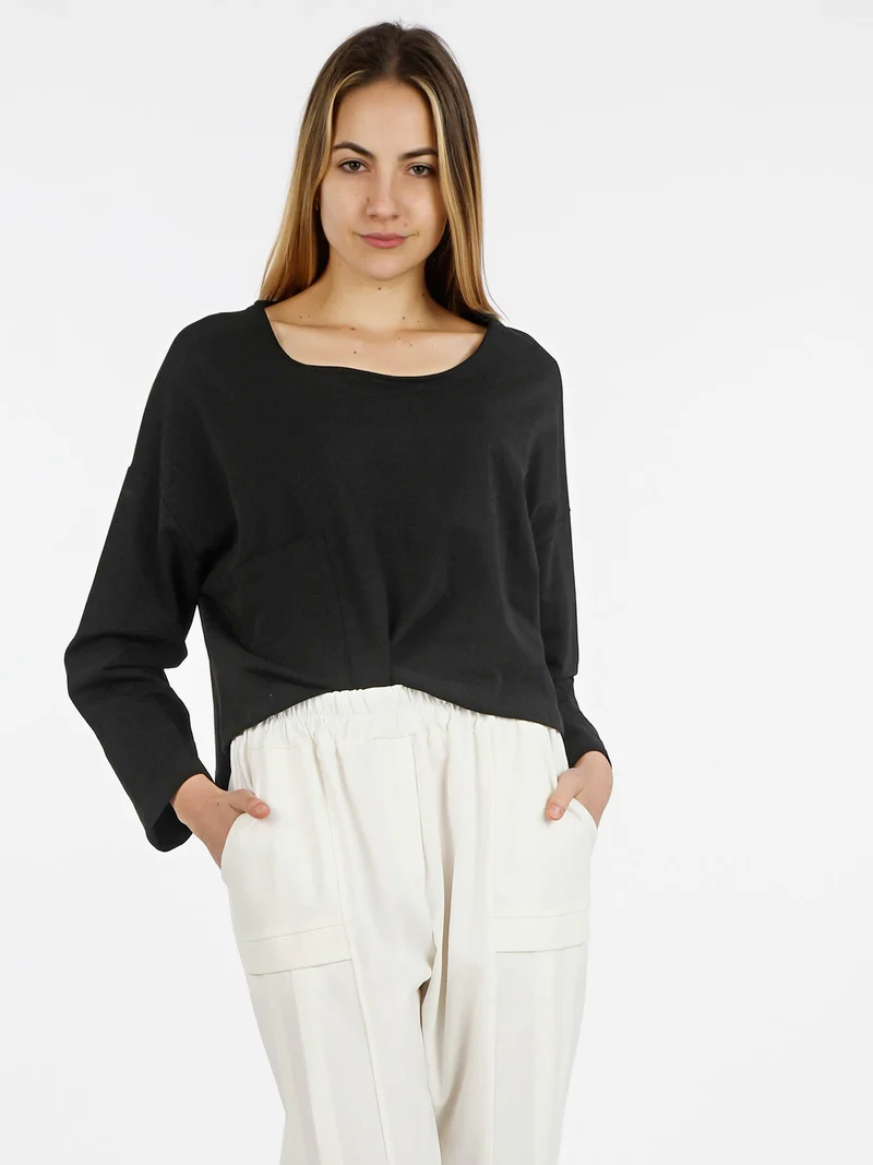 T-shirt cropped da donna con tasca - nero