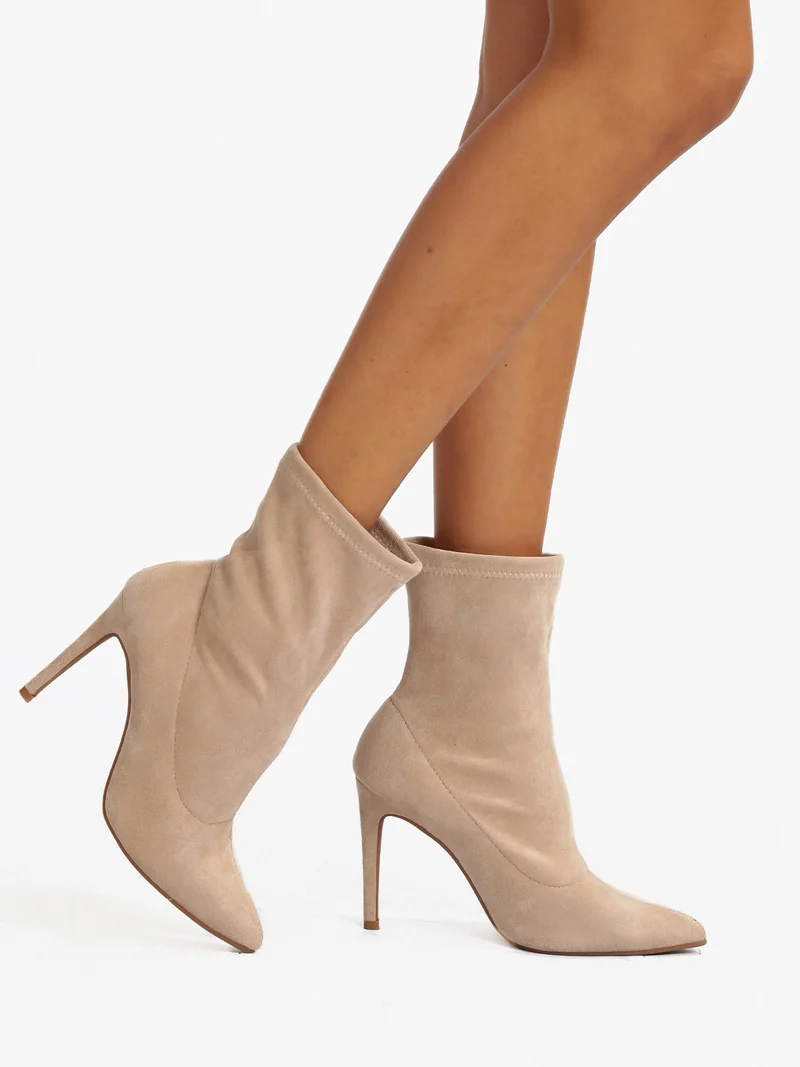 Stivaletti da donna a punta - beige