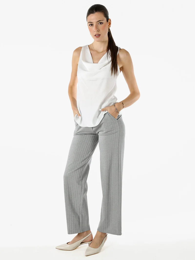 Top donna smanicato con scollo a cascata in tessuto effetto raso - bianco