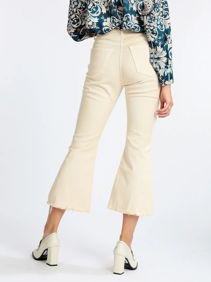 Pantaloni cropped da donna con finale a zampa - beige