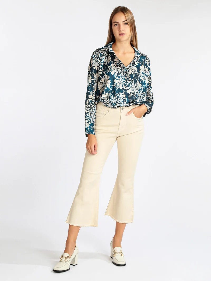 Pantaloni cropped da donna con finale a zampa - beige