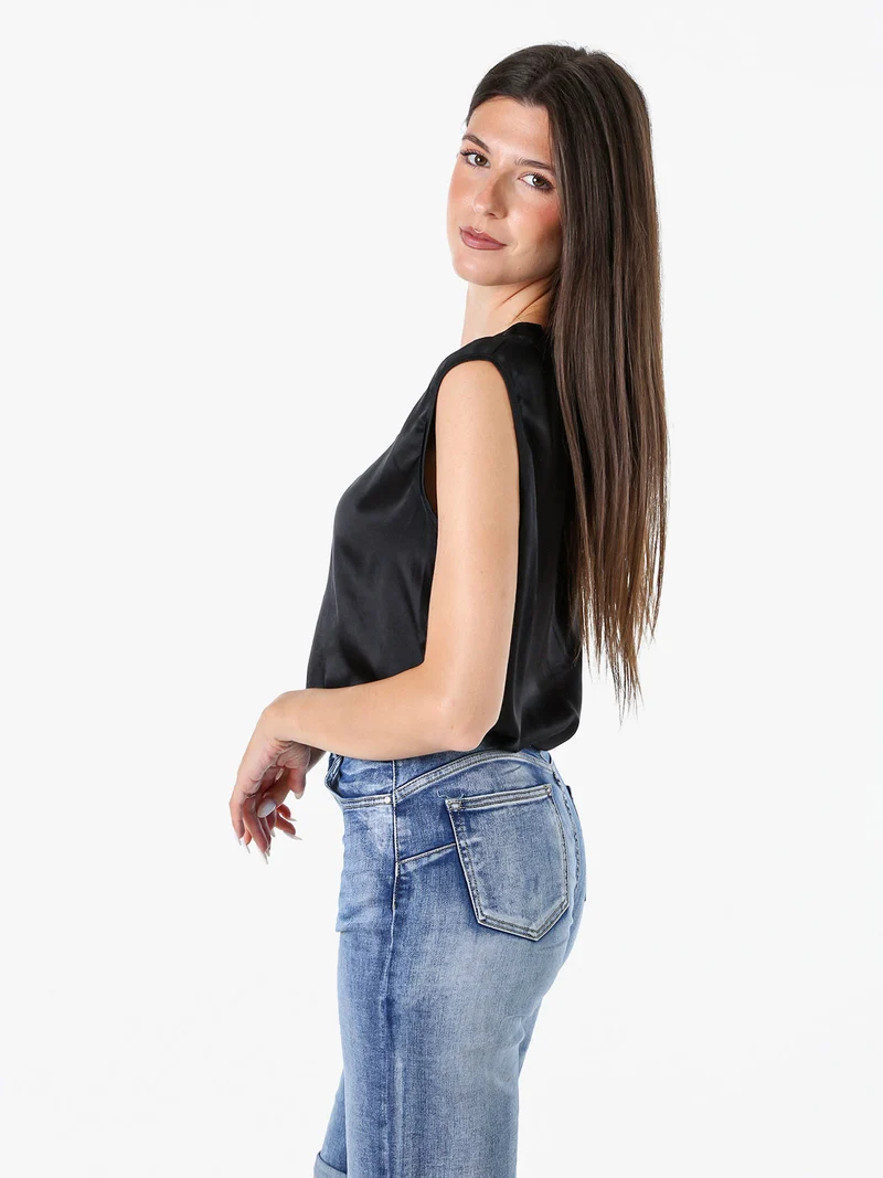Top donna a spalla larga con scollo a V - nero