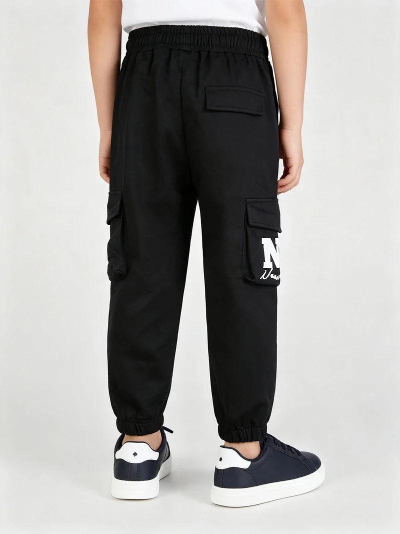 Pantaloni sportivi da bambino con tasconi laterali e interno felpato - nero