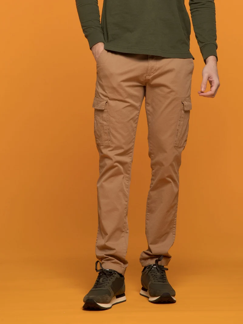 Pantaloni cargo da uomo con tasconi - cammello