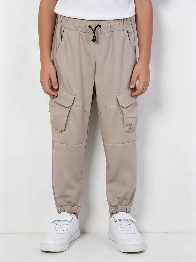 Pantaloni da bambino con tasconi e polsini - beige