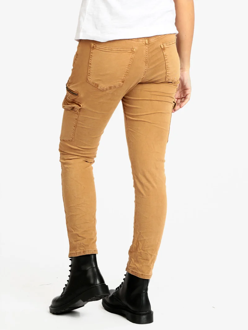 Pantaloni donna effetto stropicciato - cammello