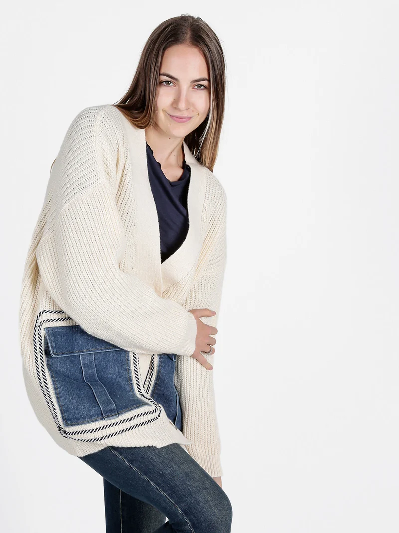 Cardigan donna ovesize in maglia con tasche in jeans - panna