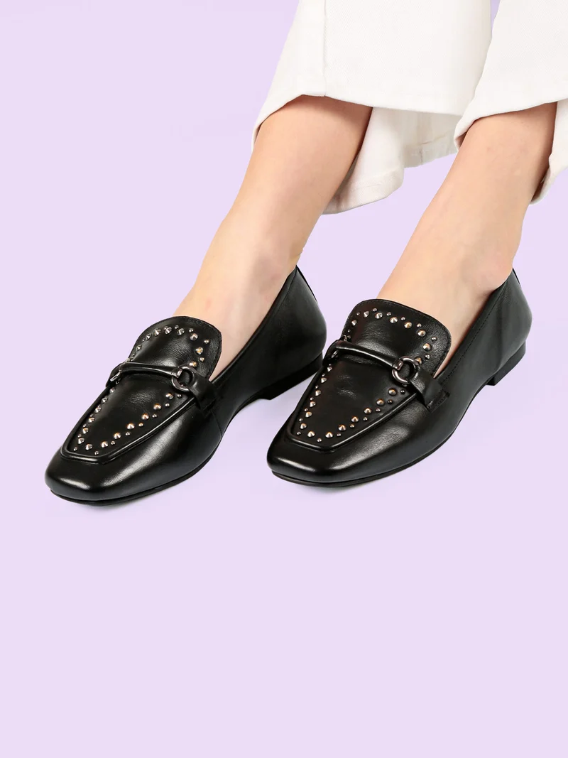Mocassini donna in pelle con borchie - nero