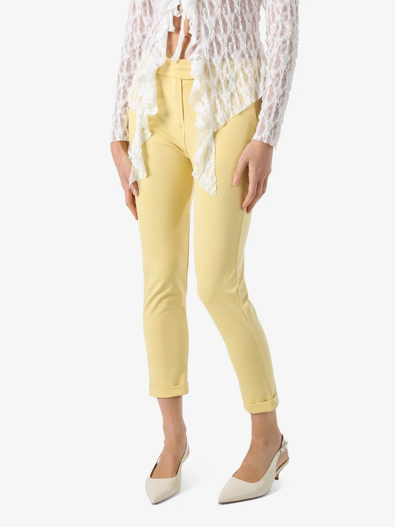 Pantaloni da donna a gamba dritta con risvolto - giallo