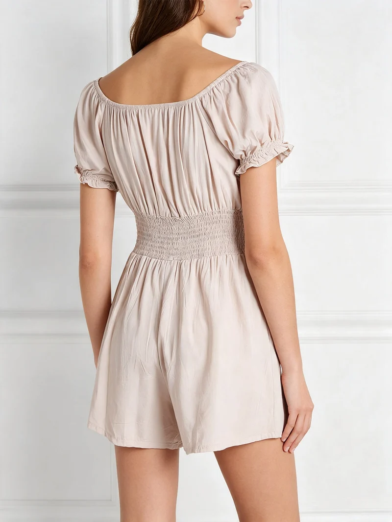 Tuta jumpsuite corta da donna con scollo a barca - beige