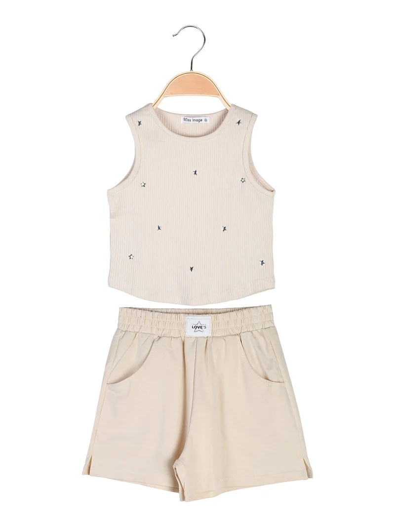 Completo corto da ragazza con top a costine e shorts - beige
